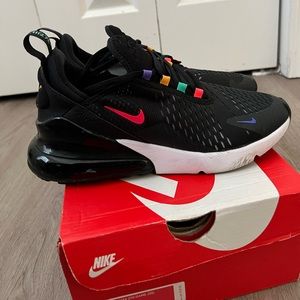 Nike Air Max Sz 7y or 8.5 women